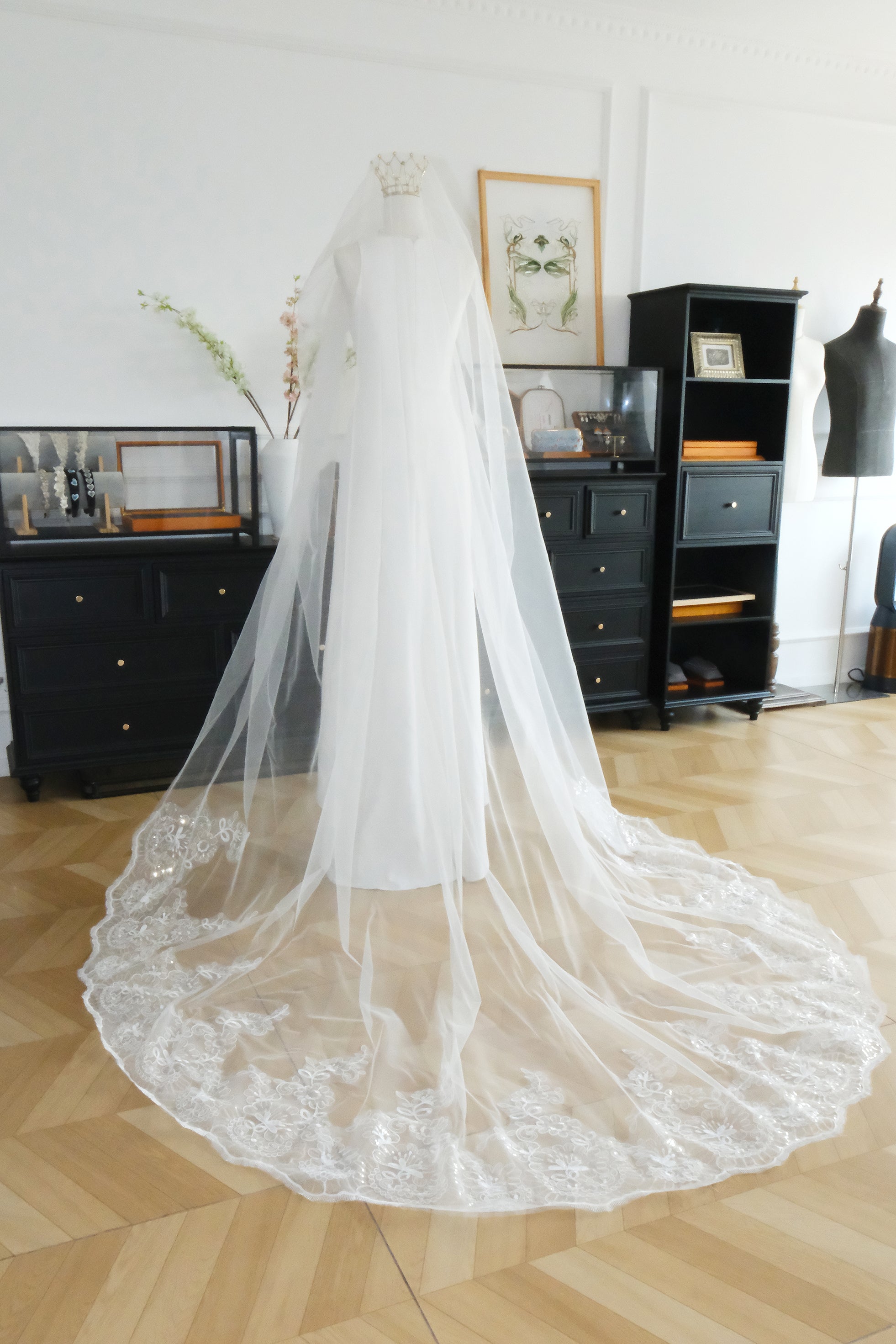 Elegant Wedding Dress Long Train Veil Lace Embroidery Veils - Style #HV-015 White / 106 Cathedral Elegant Wedding Dress Long Train Veil Lace Embroidery Veils - Style #HV-015 White / 106 Cathedral
